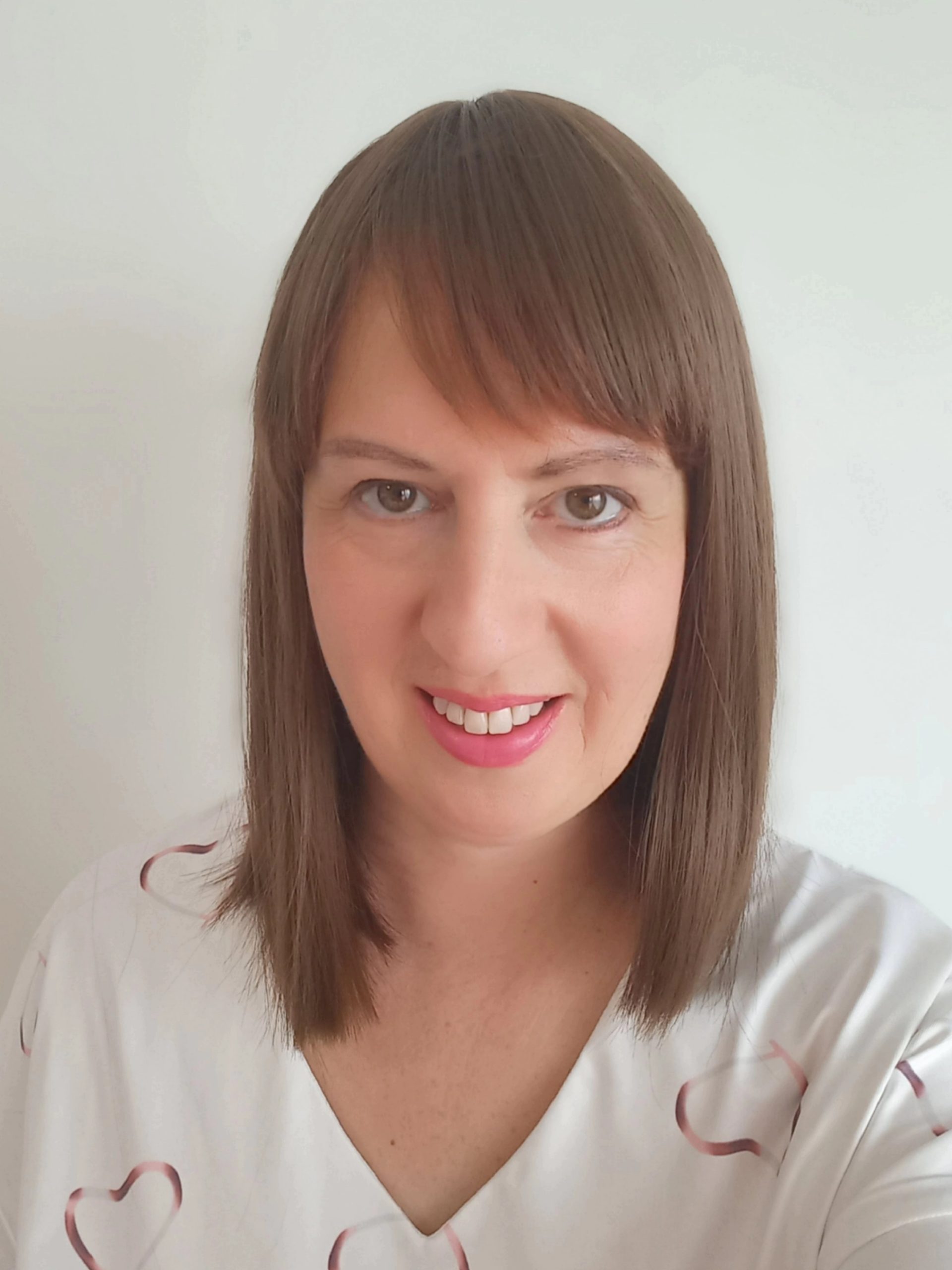 Portrait of Suzanne Sandwiese, author and professional dementia care specialist.