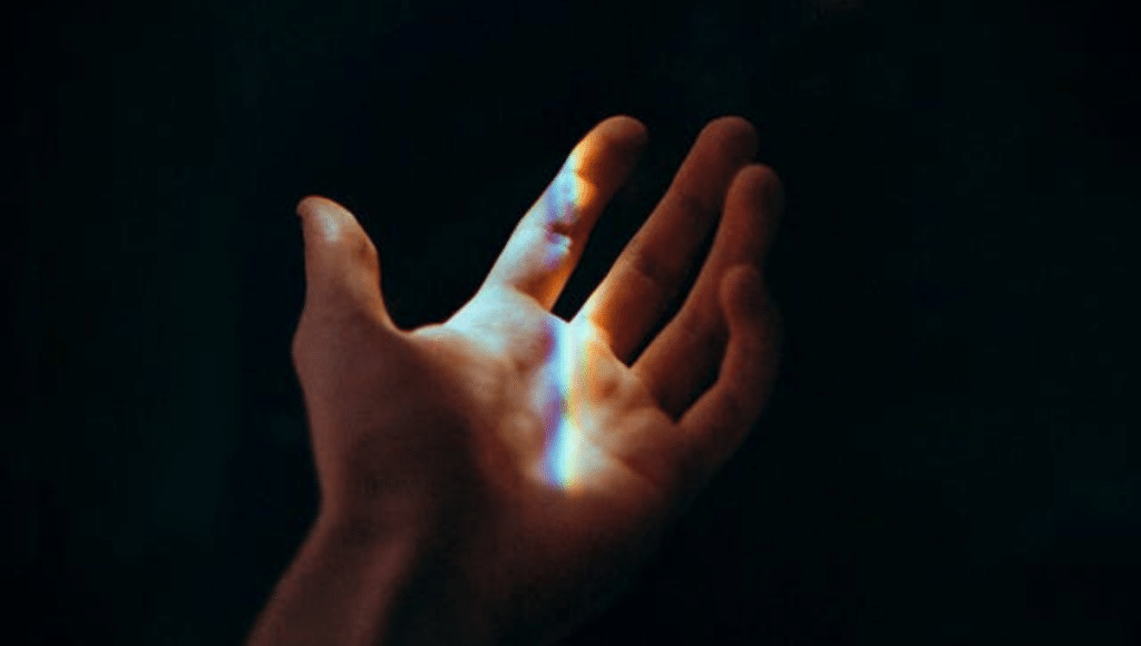 NON-VERBAL COMMUNICATION IN DEMENTIA CARE A hand with an open palm held forward, symbolizing openness and honesty in nonverbal communication.